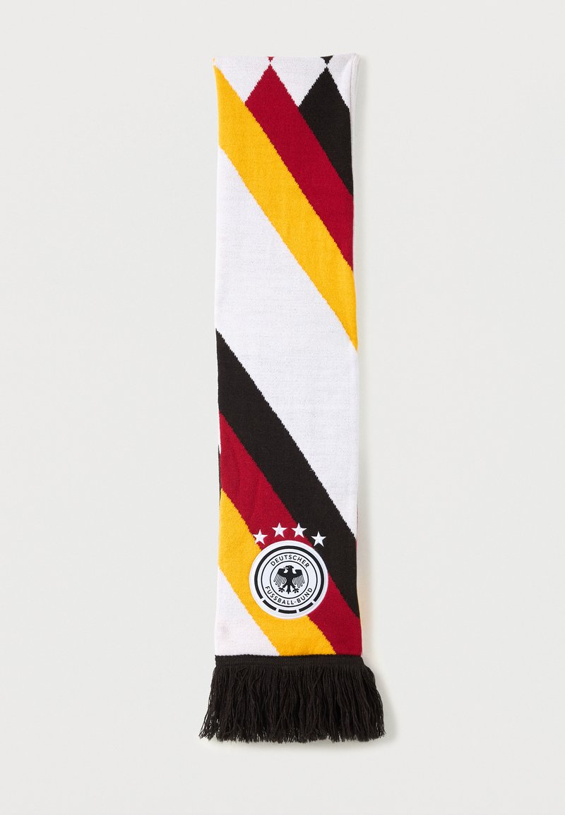 Savijena nogometna šal s dijagonalnim crnim, crvenim i žutim prugama te grbom Njemačkog nogometnog saveza s četiri zvjezdice.