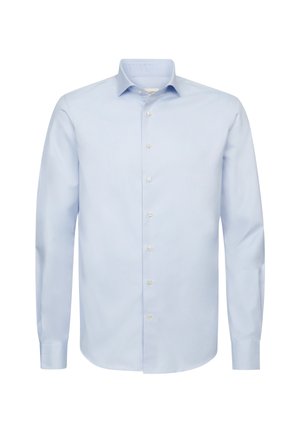 Jasnoniebieska koszula z długim rękawem, wykonana z gładkiego materiału, z zapięciem na guziki z przodu, kołnierzem typu spread i lekko dopasowanym krojem.