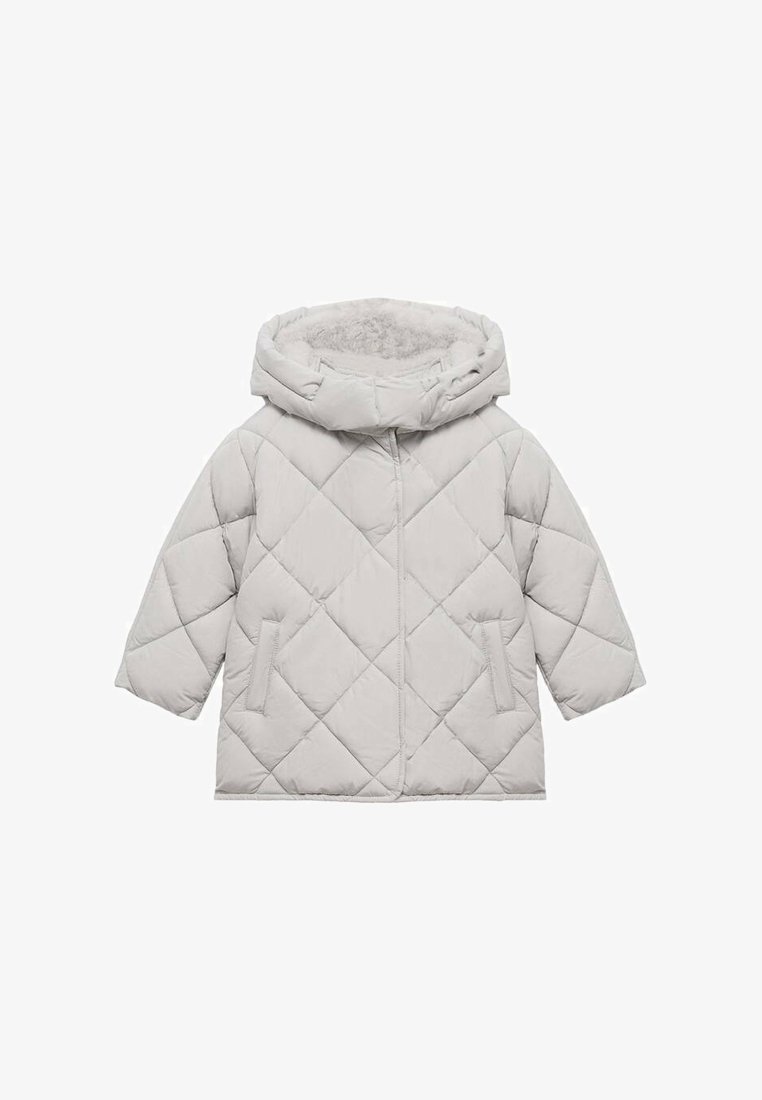 Svetlo šedá prešívaná puffer bunda s huňatou kapucňou, ktorá má diagonálne švy, dve bočné vrecká a uvoľnený strih.