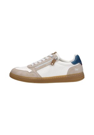 Witte en beige sneakers met een geperforeerd ontwerp, bruine accenten en een blauwe hak. Voorzien van een vetersluiting aan de voorkant en een rits aan de zijkant. Rubberen zool.