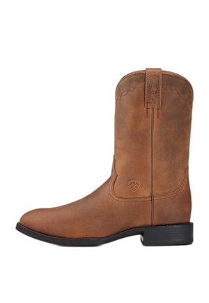 Brun læder cowboystøvle med dekorative sømme, trækstrop øverst samt sort sål og hæl, set fra siden.