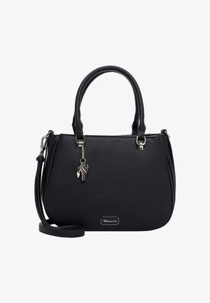 Musta synteettinen käsilaukku, jossa on kaksi lyhyttä kahvaa, irrotettava olkahihna, sileä pinta ja pieni koristeellinen riipus. Mukana logolaatta.