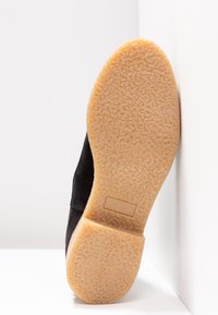 Cream Kotníková obuv - black