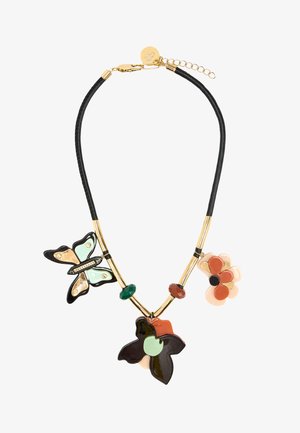 Naszyjnik z zawieszką w wielu kolorach, z motylami i kwiatowymi kształtami, złotymi akcentami, czarnym sznurkiem oraz żywymi emaliowanymi detalami.