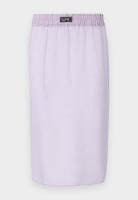 Liila midi-hame, jossa on joustava vyötärö ja pieni musta logotagi. Kangas on sileä ja hameessa on suora siluetti.