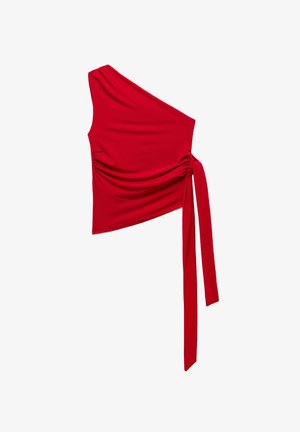 Rode one-shoulder top gemaakt van een gladde stof, met rimpelingen aan de zijkant en een strikaccent op de heup.