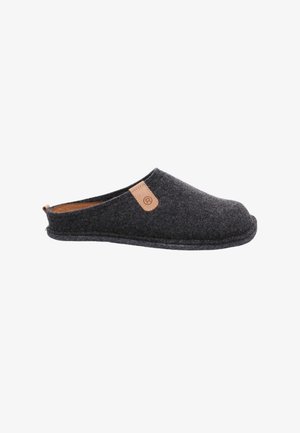 Mørkegrå filt slip-on hjemmesko med et brunt lædermærke og brun inderside, set fra siden på en hvid baggrund.