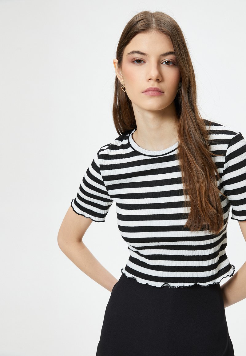 BOSS - T-shirt en coton stretch avec logo au col - Noir