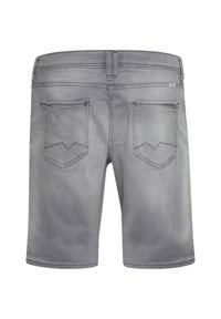 Pantalones cortos de denim gris con un ajuste relajado, que presentan dos bolsillos traseros con un detalle de costura de patrón montañoso. Dobladillo limpio y cinturilla estándar.