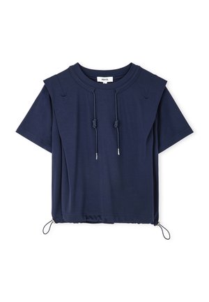 Haut à manches courtes bleu marine en tissu doux. Présente des cordons de serrage au niveau de l'encolure et un ourlet froncé avec des bloqueurs pour un ajustement.