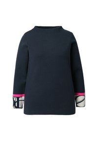 Marineblaue Bluse mit hohem Hals und langen Ärmeln. Verfügt über strukturierten Stoff und gemusterte Bündchen in Creme, Schwarz und rosa Akzenten.