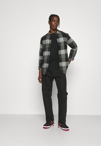Only & Sons ONSGUDMUND LIFE CHECK SHIRT - Camisa - peat