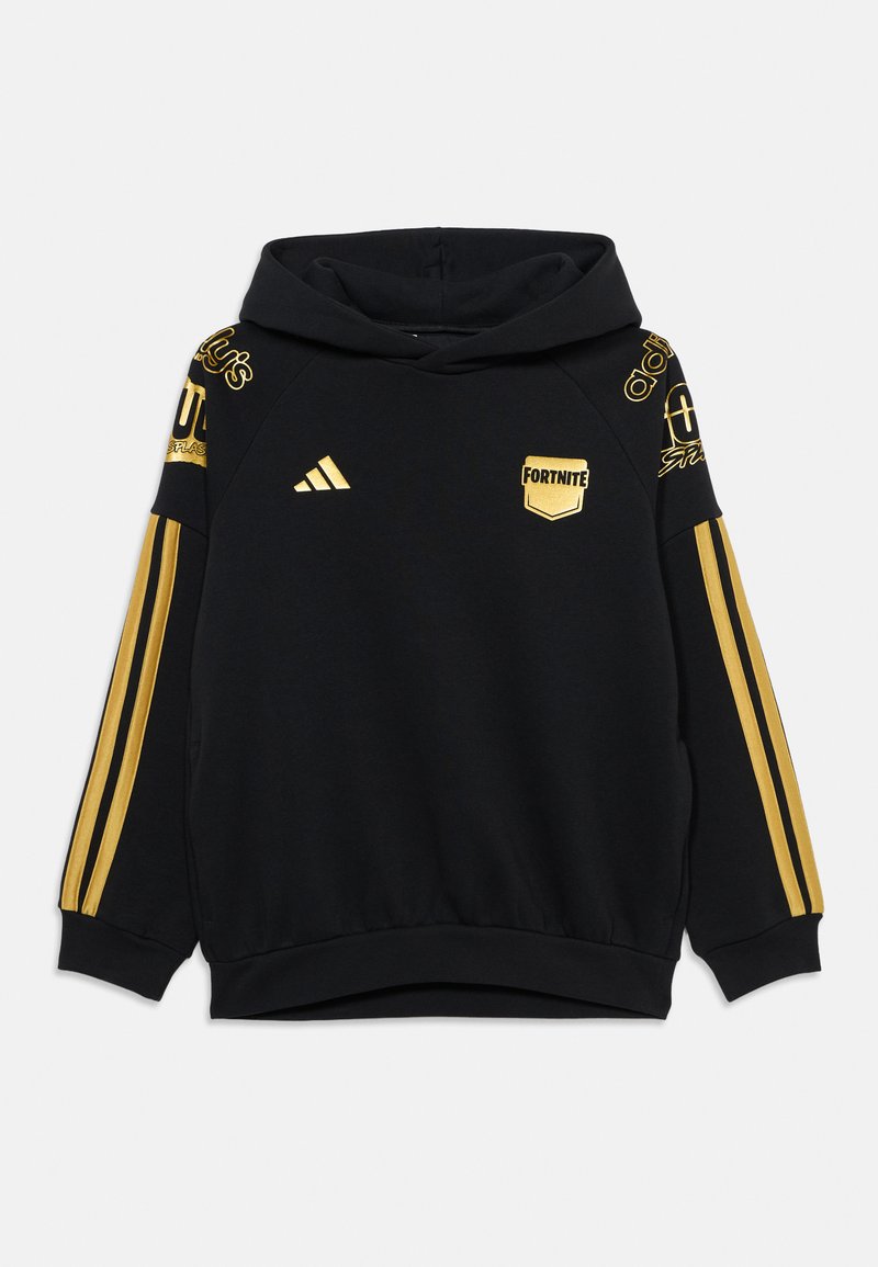 Μαύρο hoodie με χρυσές ρίγες Adidas στα μανίκια, λογότυπο Fortnite στο στήθος και χρυσή επωνυμία στους ώμους και τα χέρια.