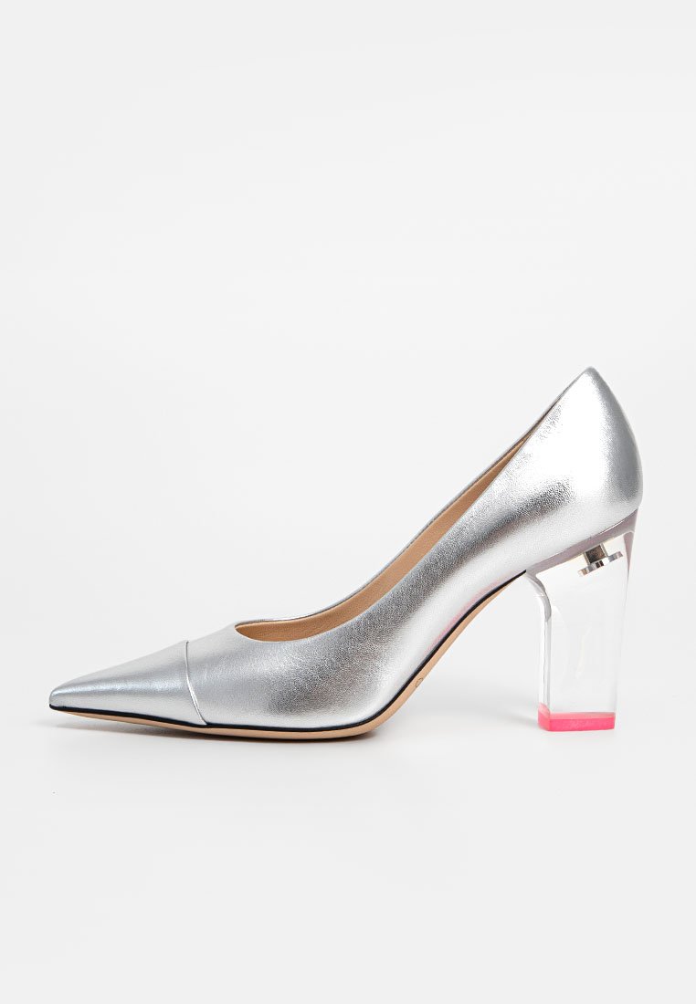 Jimmy Choo Hoge hakken zilverkleurig Jimmy Choo Hoge hakken zilverkleurig