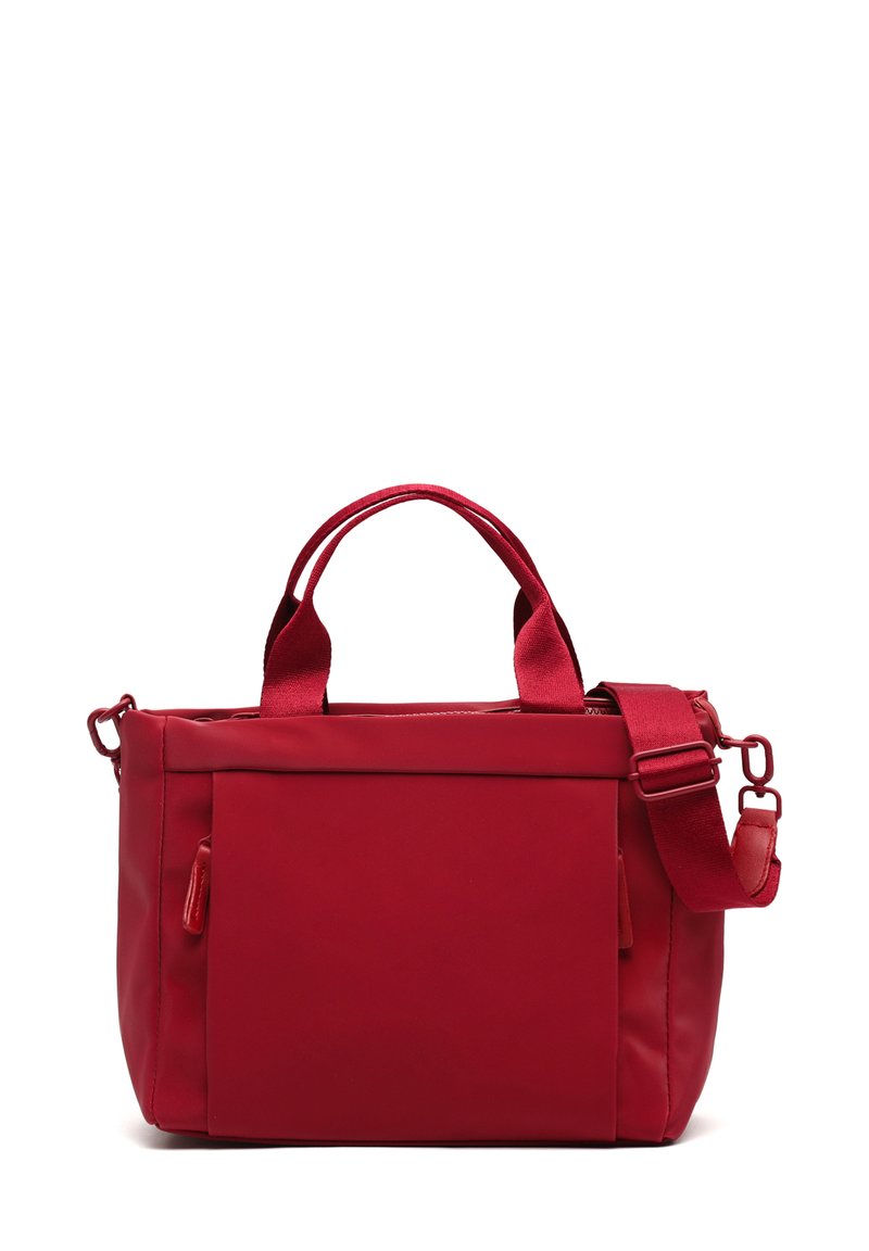 Borsa a mano rossa in nylon con doppi manici e una tracolla regolabile. Presenta una tasca frontale e una texture liscia e resistente.