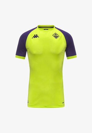 Maillot de sport à manches courtes avec corps jaune néon et manches violettes, comportant deux logos foncés sur la poitrine.