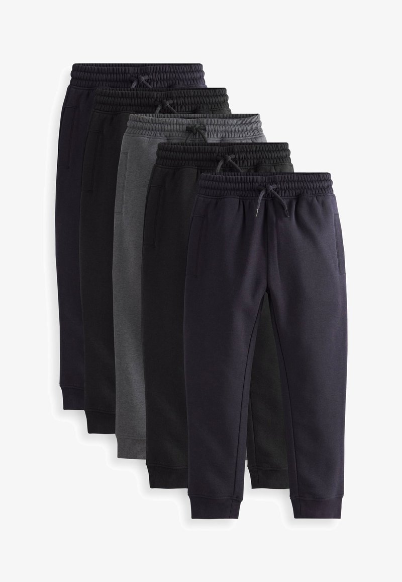Fünf Paar Jogginghosen in verschiedenen Dunkeltönen: marineblau, dunkelgrau und schwarz. Jede hat einen elastischen Bund und Seitentaschen.