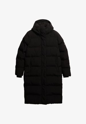 Zwarte pufferjas met een hoge kraag en ritszakken aan de zijkanten; gequilt ontwerp; lange, rechte snit; gladde textuur; geen zichtbare logo's.