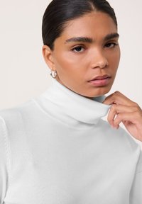 Taifun LANGARM RUND BASIC MIT ROLLKRAGEN - Strickpullover - offwhite