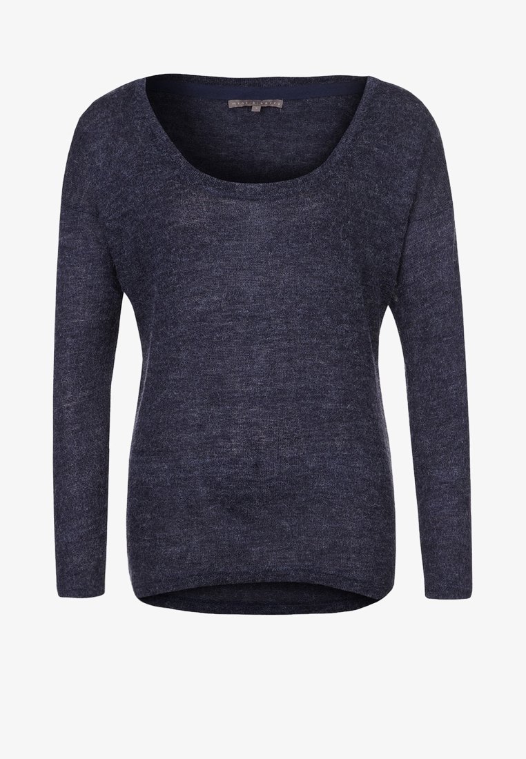 Pull en maille bleu foncé à manches longues, encolure dégagée et ourlet légèrement arrondi.