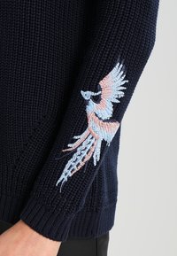 Cartoon Stickad tröja - dark blue