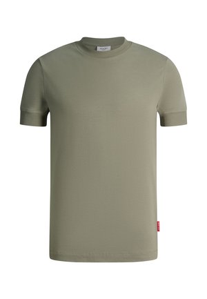 T-shirt a maniche corte a girocollo di colore verde oliva chiaro uniforme, con collo e polsini a costine, con una piccola etichetta rossa sulla cucitura laterale destra.