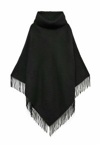 Poncho nero con ampio colletto a imbuto e bordi frangiati che pende uniformemente su uno sfondo bianco.