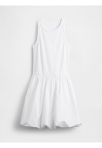 Robe blanche sans manches avec un col rond et une jupe froncée, présentée sur un fond blanc uni.
