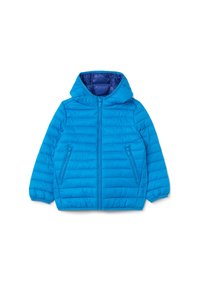 Chaqueta acolchada azul con capucha, con cierre de cremallera y dos bolsillos laterales. El exterior tiene un patrón texturizado y acolchado, y puños elásticos.