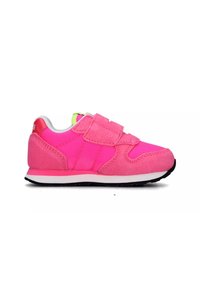 Sneaker rosa per bambini realizzata in materiale scamosciato e mesh, con fascia in Velcro, zeppa bianca e suola in gomma nera. Presenta accenti di colore vivaci.