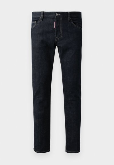 Jeans in denim blu scuro con una vestibilità slim, dotati di chiusura a bottone, cinque tasche e cuciture gialle a contrasto lungo le cuciture.