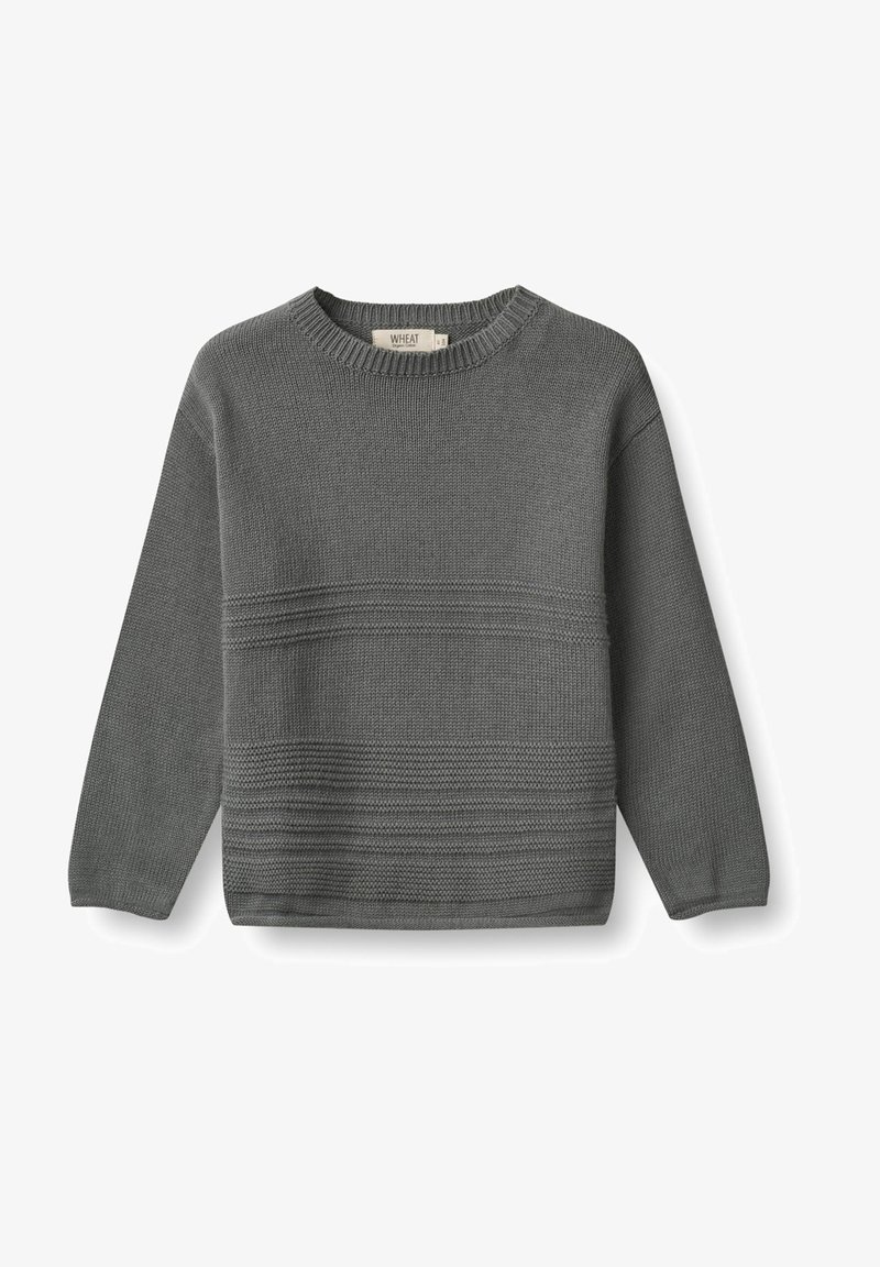 Pull gris en tricot avec col rond, manches longues et rayures horizontales texturées sur le devant et près de l'ourlet.