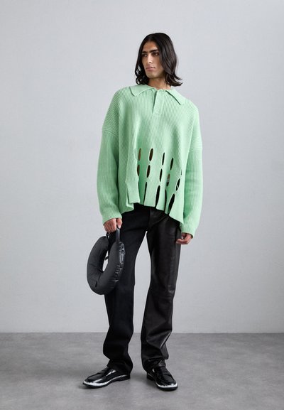 MM6 Maison Margiela TRAVEL PILLOW BAG UNISEX - Handbag - black