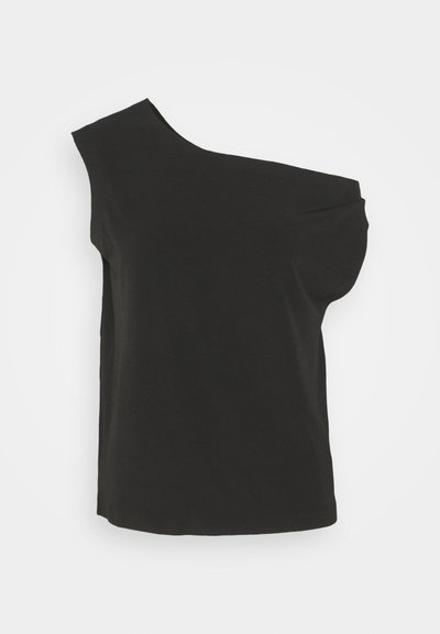 Top nero asimmetrico con design a spalla unica, realizzato in un tessuto liscio e leggero; presenta una vestibilità comoda e una texture morbida.