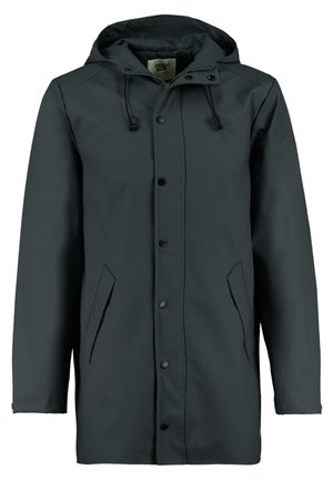 Impermeable gris oscuro con capucha, botones de presión y dos bolsillos laterales. Fabricado con material resistente al agua y con una textura suave.