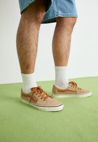 SK8 LOW UNISEX - Sportbačiai - tone incense