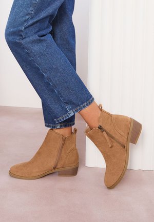 Friends Like These, REGULAR FIT - MID BLOCK SIDE ZIP - Boots à talons - tan brown
