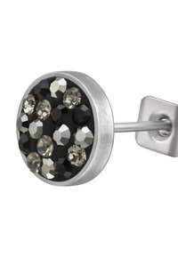 Orecchino in argento con una faccia rotonda smaltata di nero, decorata con un motivo di cristalli chiari e grigi di diverse dimensioni.