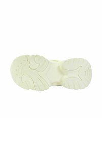 Gumowa podeszwa w kolorze off-white z teksturowanym wzorem bieżnika. Posiada zaokrąglone krawędzie i wielokierunkowe rowki dla lepszej przyczepności.