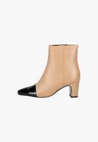 Wybrany, nougat schwarz