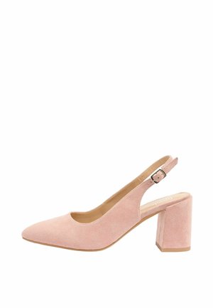 Rosa Wildleder-Slingback-Pumps mit spitzer Kappe, Blockabsatz und verstellbarem Schnallenriemen auf weißem Hintergrund.