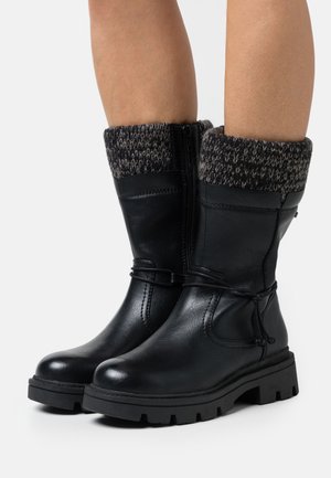 Jana Bottes - black
