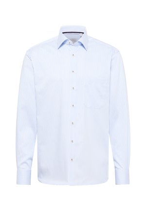 Hellblau gestreiftes langärmliges Baumwollhemd mit einem Knopfkragen, Brusttasche und kleinen goldfarbenen Knöpfen.