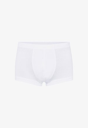Witte katoenen boxershorts met een zachte, gladde textuur. Beschikt over een lengte tot halverwege de dij, een elastische tailleband en een gevormde pouch aan de voorkant.