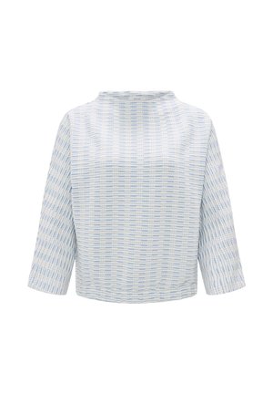 Top azzurro chiaro e bianco con collo alto, maniche a tre quarti, caratterizzato da un motivo a strisce testurizzato su tutto il capo.