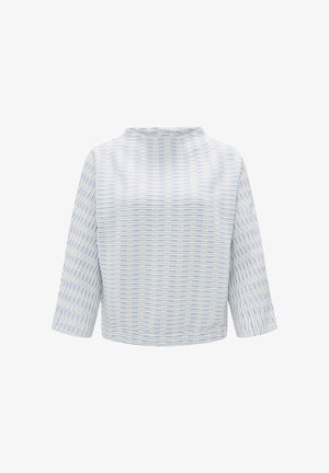 Lichtblauw en witte top met een hoge hals, driekwart mouwen, met een gestructureerd streepjespatroon overal.