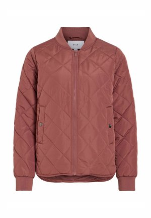 Veste bomber matelassée couleur rose poudré, avec fermeture éclair, poignets côtelés, poches latérales et finition douce et texturée.