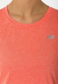 New Balance T-shirt - bas - coral
