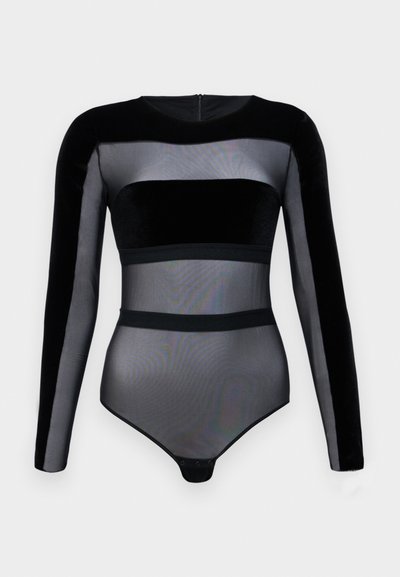 Body noir à manches longues. Comprend des sections en tulle et en velours, avec un col rond et une fermeture à pression au bas.