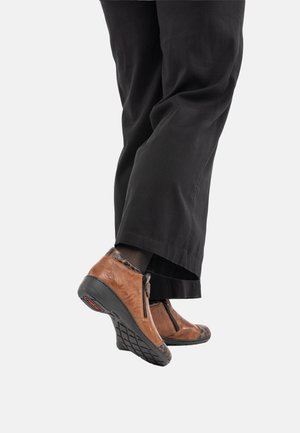Rieker, RIEKER KURZSTIEFEL 58388 - Boots à talons - brown